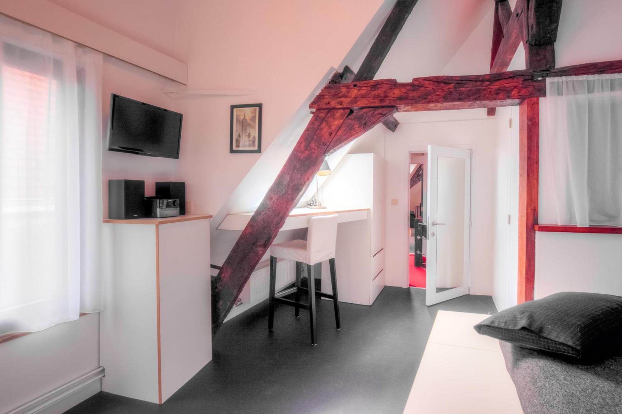 Отель Mons Dragon House Экстерьер фото